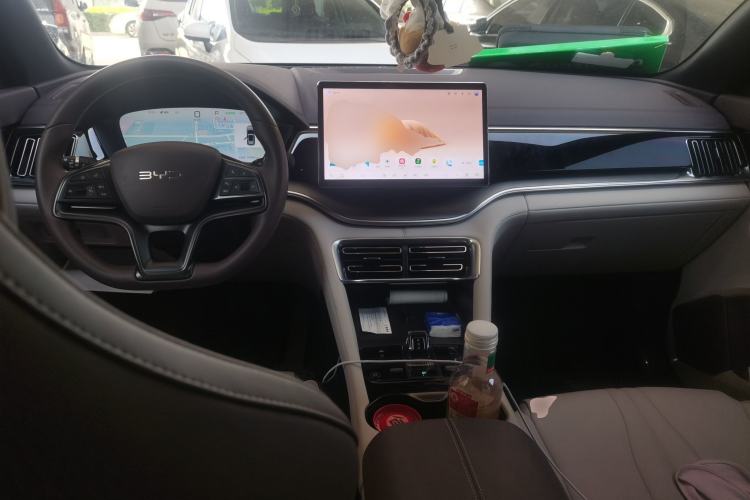 Used BYD Song PLUS New Energy 2024 Honor Edition EV 520km Luxury Model Center Console