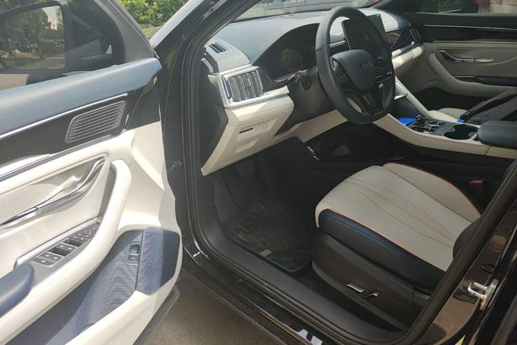 Used BYD Song PLUS New Energy 2024 HONOR Edition DM-i 110km Flagship Model Driver Seat