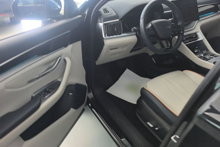 Used BYD Song PLUS New Energy 2024 HONOR Edition DM-i 110km Flagship Model Driver Seat