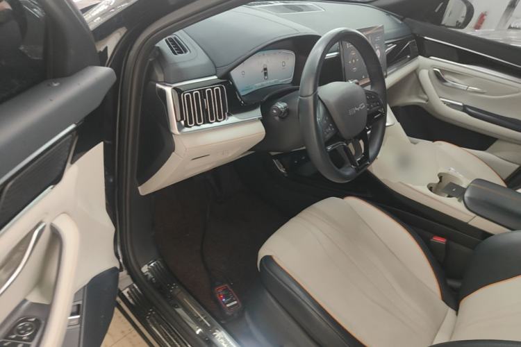 Used BYD Song PLUS New Energy 2024 HONOR Edition DM-i 110km Flagship Model Driver Seat