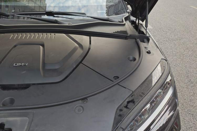 Used BYD Song PLUS New Energy 2024 HONOR Edition DM-i 110km Flagship PLUS Engine Bay Left