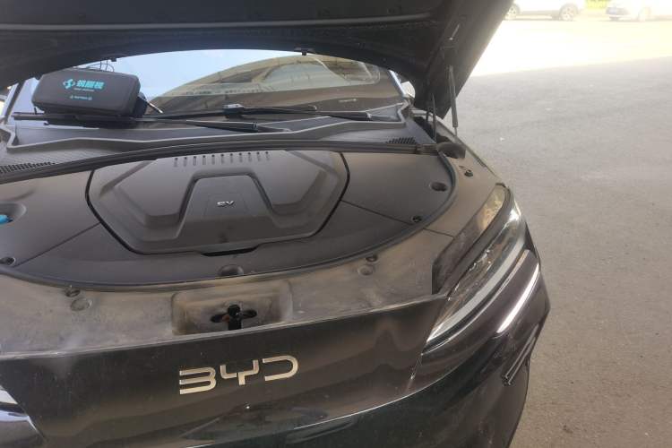Used BYD Song PLUS New Energy 2024 Honor Edition EV 520km Luxury Model Engine Bay Left