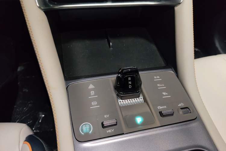 Used BYD Song PLUS New Energy 2024 HONOR Edition DM-i 71km Luxury Model Gear Lever