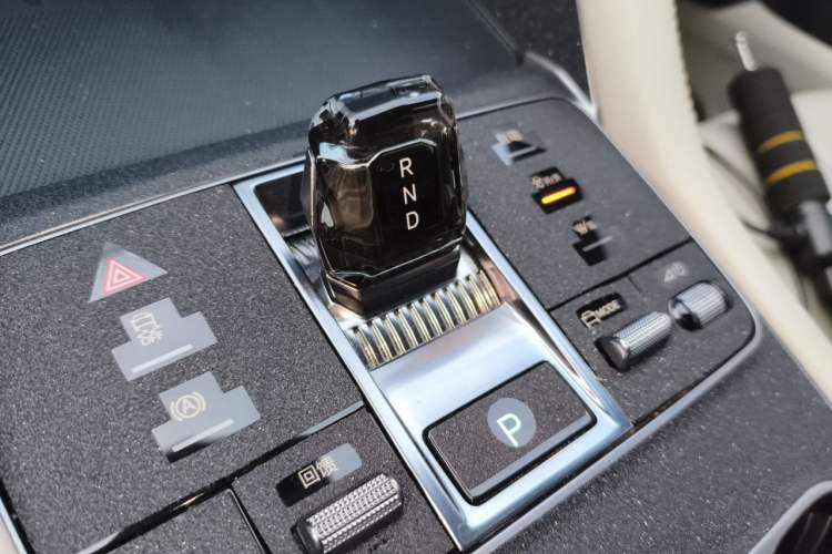 Used BYD Song PLUS New Energy 2024 Honor Edition EV 520km Premium Model Gear Lever