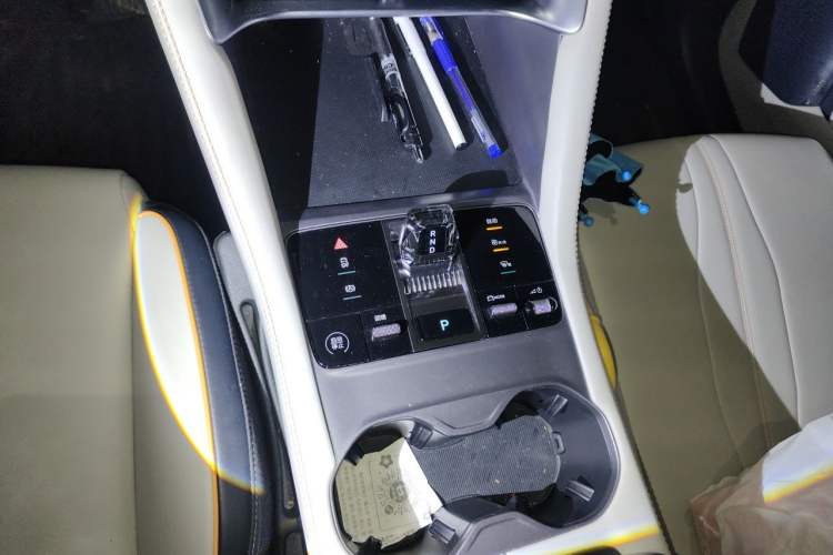 Used BYD Song PLUS New Energy 2024 Honor Edition EV 520km Luxury Model Gear Lever
