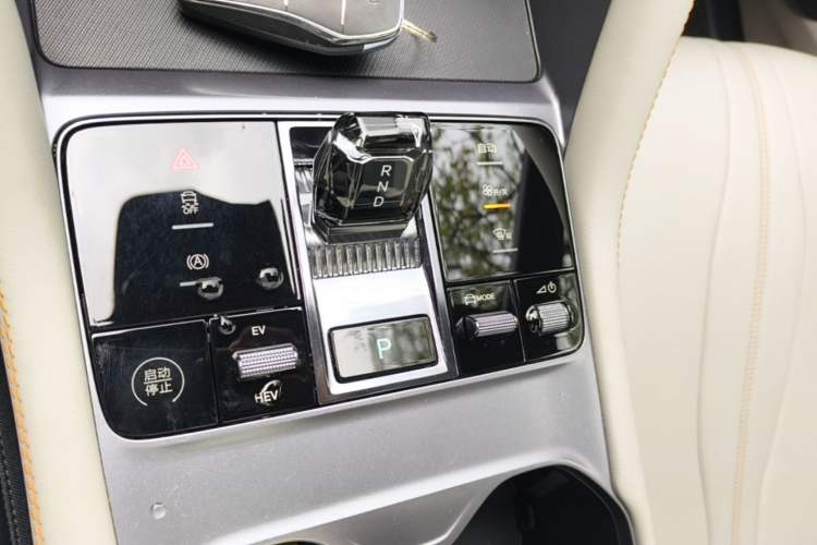 Used BYD Song PLUS New Energy 2024 HONOR Edition DM-i 71km Luxury Model Gear Lever