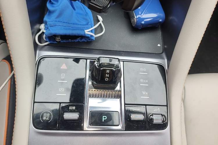 Used BYD Song PLUS New Energy 2024 Honor Edition EV 520km Premium Model Gear Lever