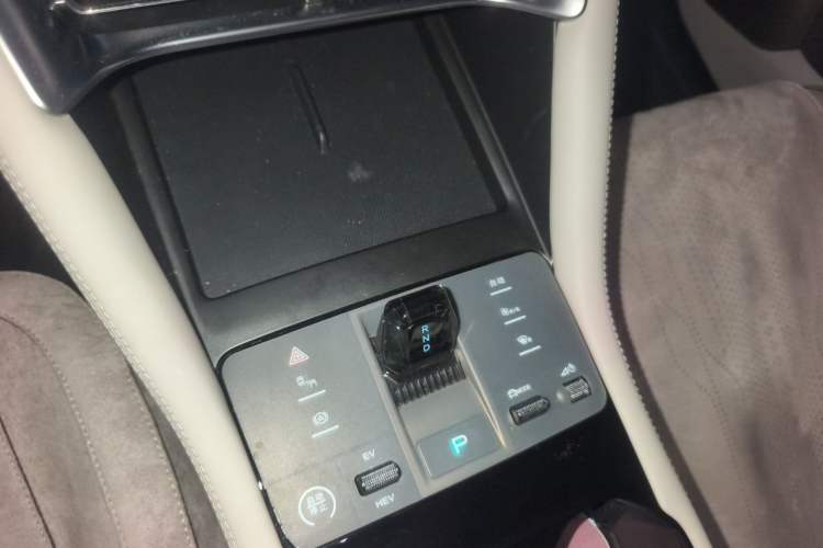 Used BYD Song PLUS New Energy 2024 HONOR Edition DM-i 110km Flagship Model Gear Lever