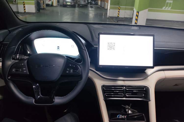 Used BYD Song PLUS New Energy 2024 HONOR Edition DM-i 71km Luxury Model Interior 3