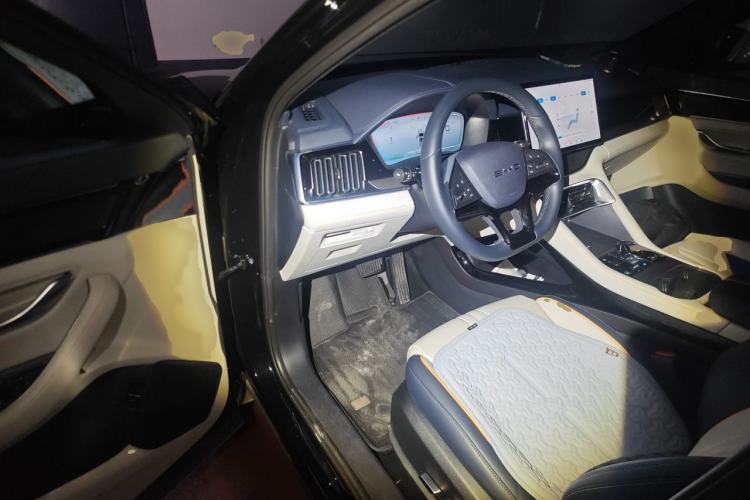 Used BYD Song PLUS New Energy 2024 HONOR Edition DM-i 110km Flagship Model Interior 3