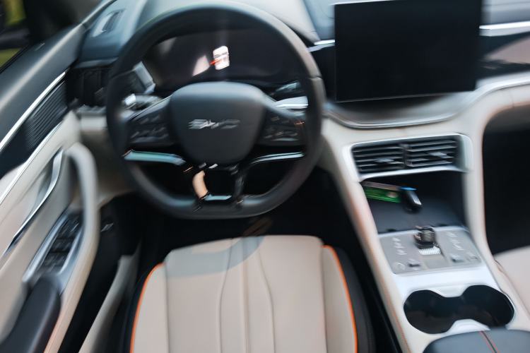 Used BYD Song PLUS New Energy 2024 HONOR Edition DM-i 110km Flagship Model Interior 3