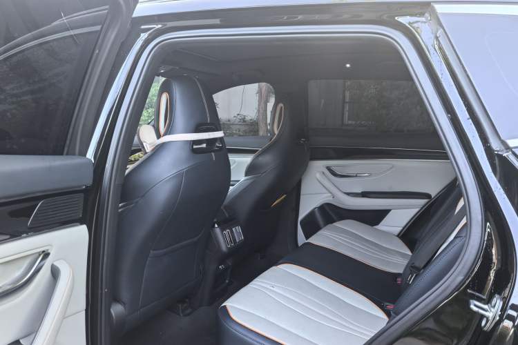 Used BYD Song PLUS New Energy 2024 HONOR Edition DM-i 150km Flagship PLUS Interior 4