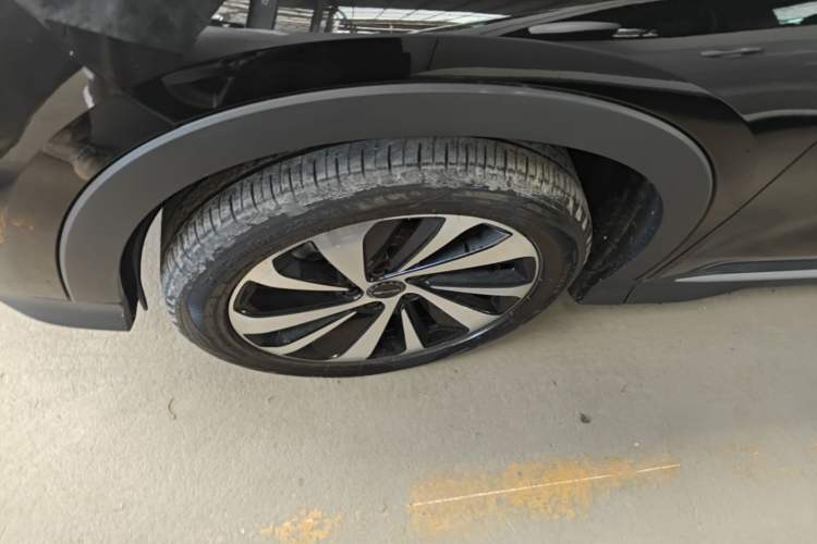 Used BYD Song PLUS New Energy 2024 HONOR Edition DM-i 110km Flagship PLUS Left Front Wheel Hub
