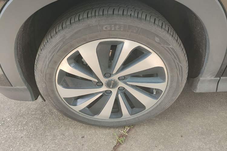 Used BYD Song PLUS New Energy 2024 HONOR Edition DM-i 110km Flagship Model Left Front Wheel Hub