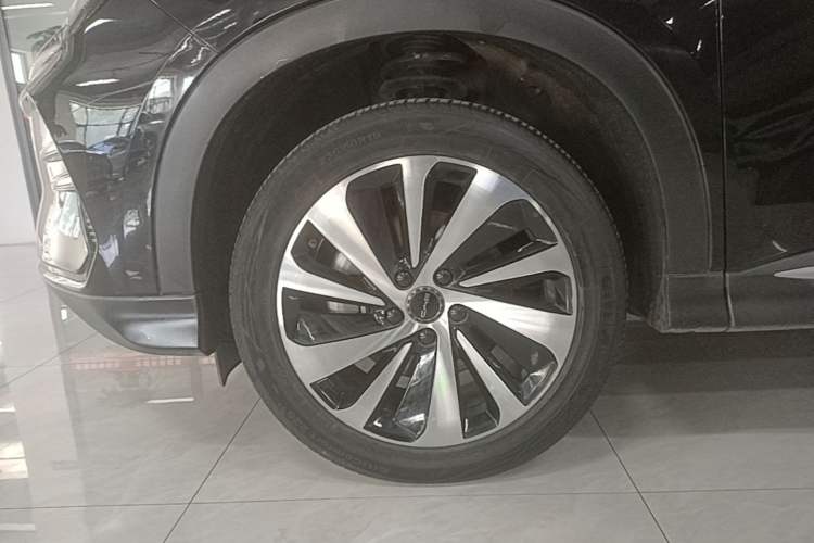 Used BYD Song PLUS New Energy 2024 Honor Edition EV 520km Luxury Model Left Front Wheel Hub
