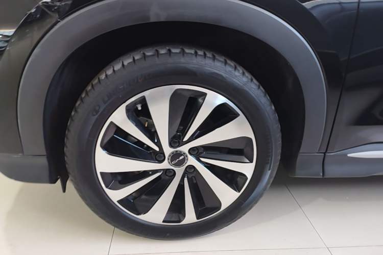 Used BYD Song PLUS New Energy 2024 HONOR Edition DM-i 110km Flagship PLUS Left Front Wheel Hub