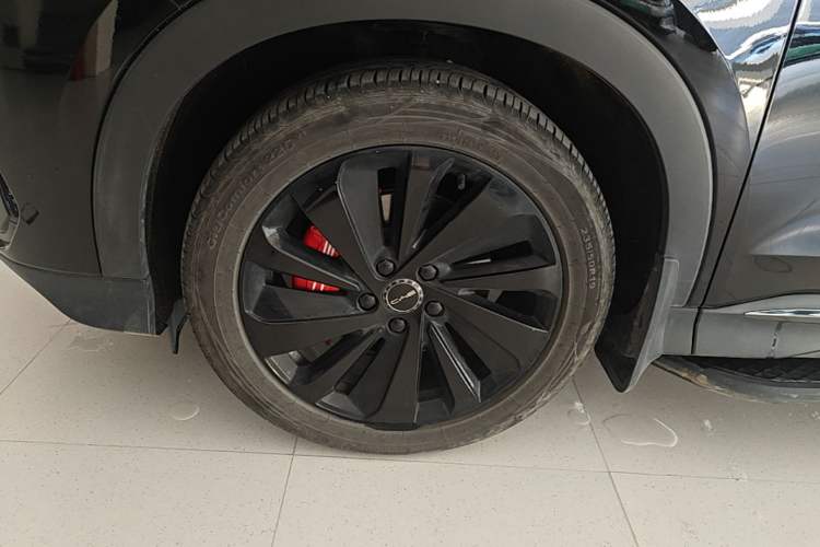Used BYD Song PLUS New Energy 2024 HONOR Edition DM-i 110km Flagship Model Left Front Wheel Hub