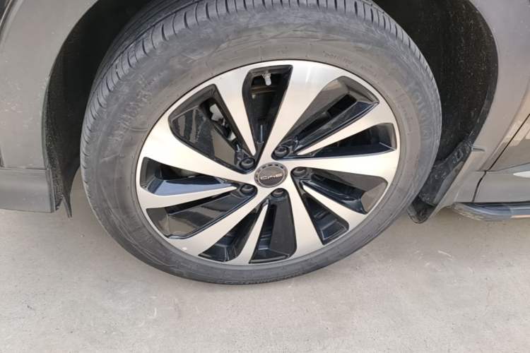 Used BYD Song PLUS New Energy 2024 HONOR Edition DM-i 110km Flagship Model Left Front Wheel Hub