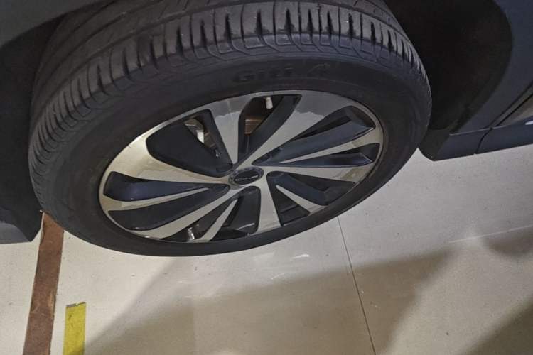 Used BYD Song PLUS New Energy 2024 Honor Edition EV 605km Flagship PLUS Left Front Wheel Hub