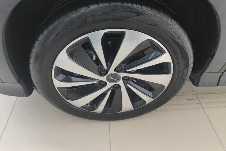 Used BYD Song PLUS New Energy 2024 HONOR Edition DM-i 110km Flagship Model Left Front Wheel Hub