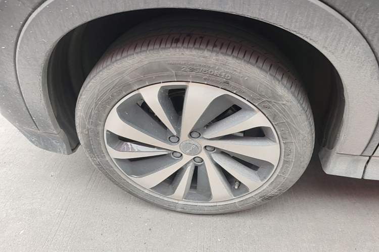 Used BYD Song PLUS New Energy 2024 Honor Edition EV 520km Premium Model Left Front Wheel Hub