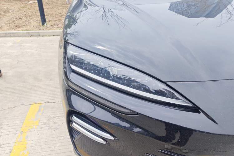 Used BYD Song PLUS New Energy 2024 HONOR Edition DM-i 110km Flagship PLUS Right Front Headlight