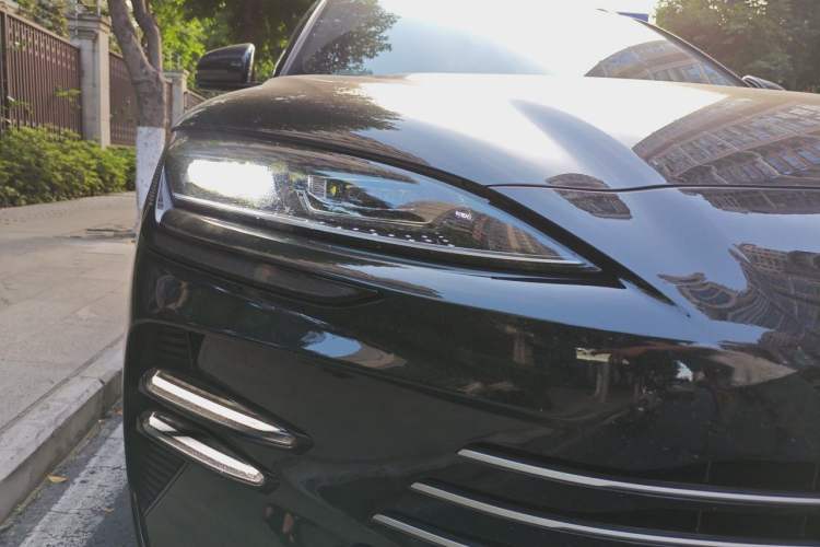 Used BYD Song PLUS New Energy 2024 HONOR Edition DM-i 110km Flagship PLUS Right Front Headlight