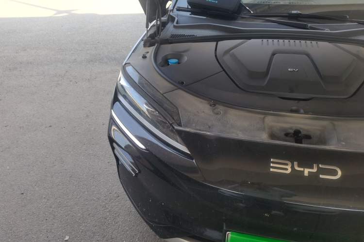 Used BYD Song PLUS New Energy 2024 Honor Edition EV 520km Luxury Model Right Front Headlight