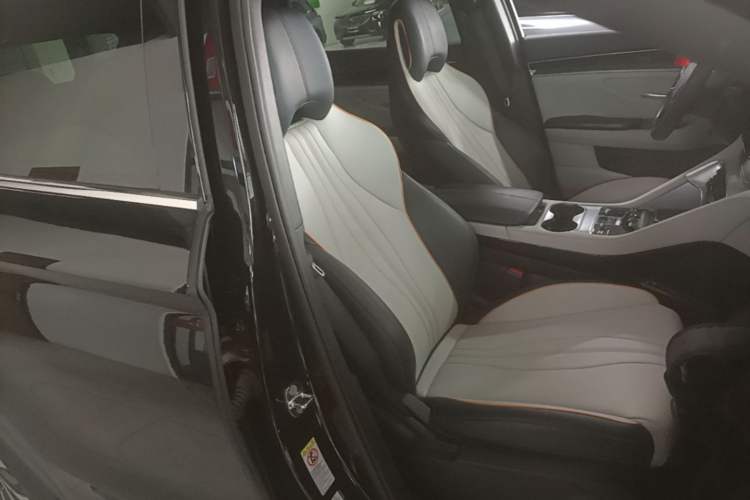 Used BYD Song PLUS New Energy 2024 Honor Edition EV 520km Luxury Model Right Front Seat