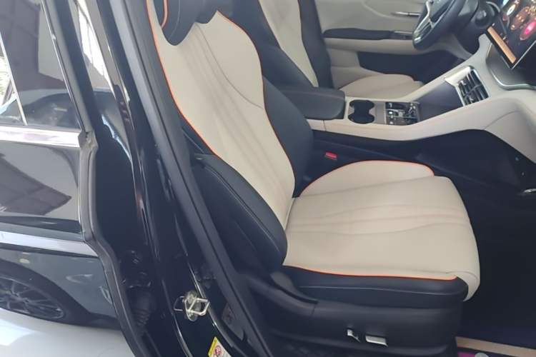 Used BYD Song PLUS New Energy 2024 HONOR Edition DM-i 110km Flagship PLUS Right Front Seat