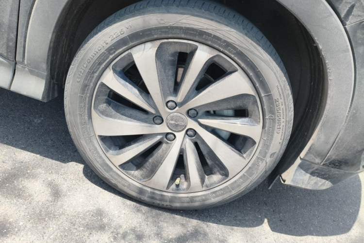 Used BYD Song PLUS New Energy 2024 HONOR Edition DM-i 110km Flagship Model Right Front Wheel Hub