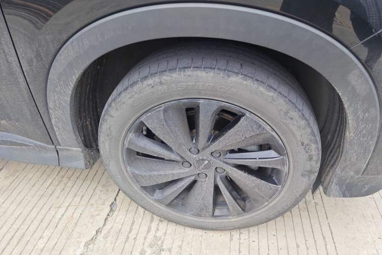 Used BYD Song PLUS New Energy 2024 HONOR Edition DM-i 110km Flagship PLUS Right Front Wheel Hub