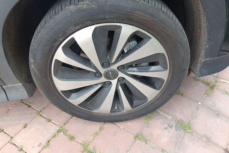 Used BYD Song PLUS New Energy 2024 HONOR Edition DM-i 110km Flagship Model Right Front Wheel Hub