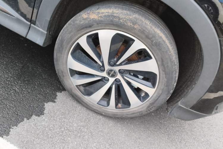 Used BYD Song PLUS New Energy 2024 Honor Edition EV 520km Premium Model Right Front Wheel Hub