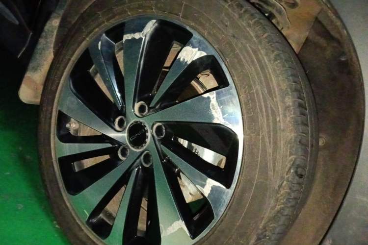 Used BYD Song PLUS New Energy 2024 HONOR Edition DM-i 110km Flagship PLUS Right Front Wheel Hub