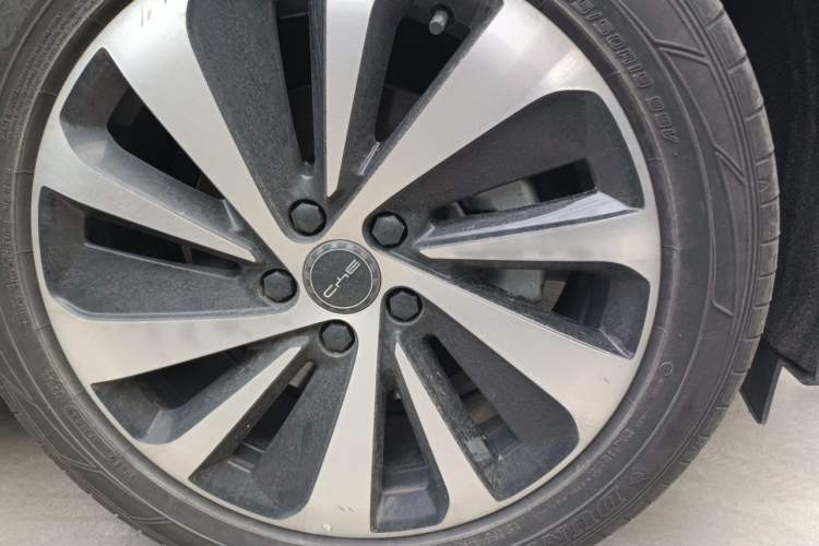Used BYD Song PLUS New Energy 2024 HONOR Edition DM-i 71km Luxury Model Right Front Wheel Hub
