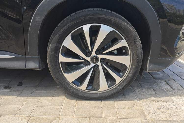 Used BYD Song PLUS New Energy 2024 HONOR Edition DM-i 110km Flagship Model Right Front Wheel Hub