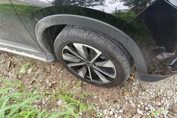 Used BYD Song PLUS New Energy 2024 Honor Edition EV 520km Premium Model Right Front Wheel Hub