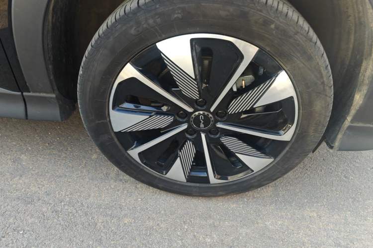 Used BYD Song PLUS New Energy 2024 HONOR Edition DM-i 110km Flagship Model Right Front Wheel Hub