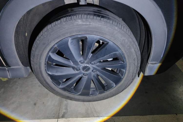 Used BYD Song PLUS New Energy 2024 Honor Edition EV 520km Luxury Model Right Front Wheel Hub