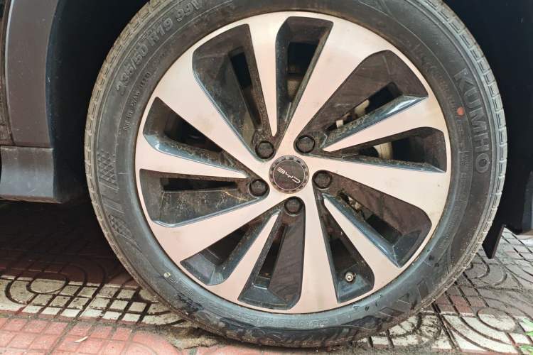 Used BYD Song PLUS New Energy 2024 HONOR Edition DM-i 110km Flagship PLUS Right Front Wheel Hub