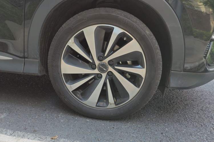 Used BYD Song PLUS New Energy 2024 HONOR Edition DM-i 110km Flagship PLUS Right Front Wheel Hub