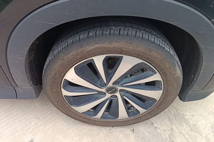 Used BYD Song PLUS New Energy 2024 HONOR Edition DM-i 150km Flagship PLUS Right Front Wheel Hub
