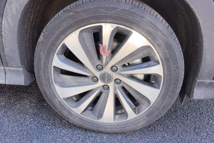 Used BYD Song PLUS New Energy 2024 HONOR Edition DM-i 110km Flagship Model Right Front Wheel Hub