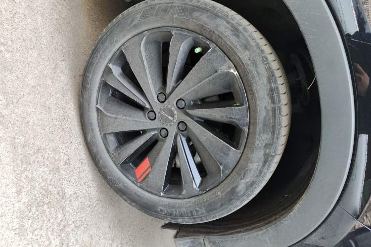Used BYD Song PLUS New Energy 2024 HONOR Edition DM-i 110km Flagship PLUS Right Front Wheel Hub