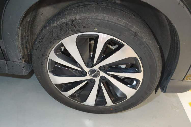 Used BYD Song PLUS New Energy 2024 HONOR Edition DM-i 110km Flagship Model Right Front Wheel Hub