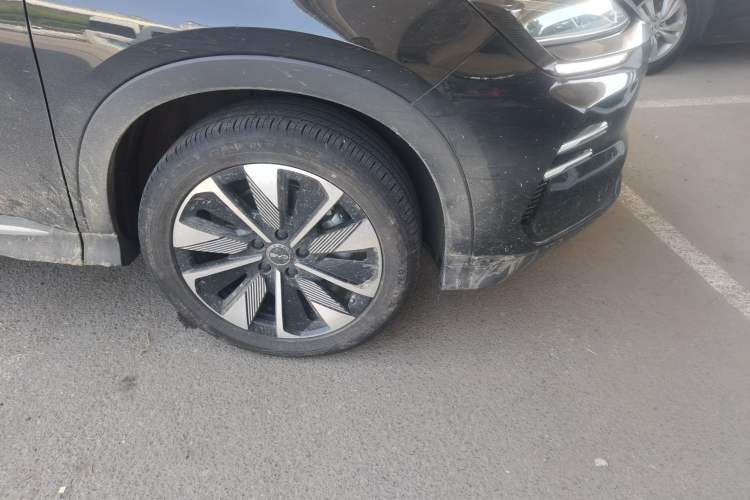Used BYD Song PLUS New Energy 2024 Honor Edition EV 520km Luxury Model Right Front Wheel Hub