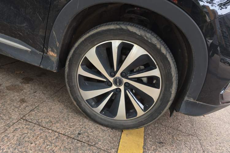 Used BYD Song PLUS New Energy 2024 Honor Edition EV 520km Luxury Model Right Front Wheel Hub