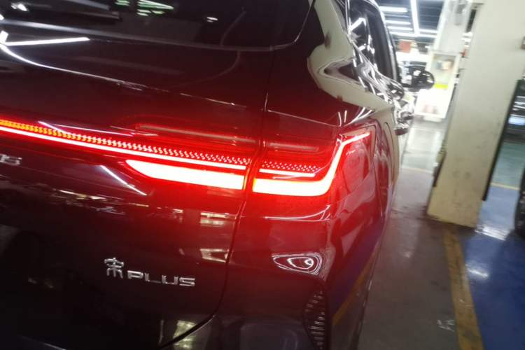 Used BYD Song PLUS New Energy 2024 HONOR Edition DM-i 110km Flagship Model Right Rear Taillight