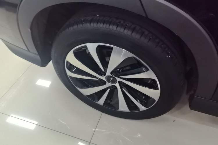Used BYD Song PLUS New Energy 2024 Honor Edition EV 520km Luxury Model Right Rear Wheel Hub